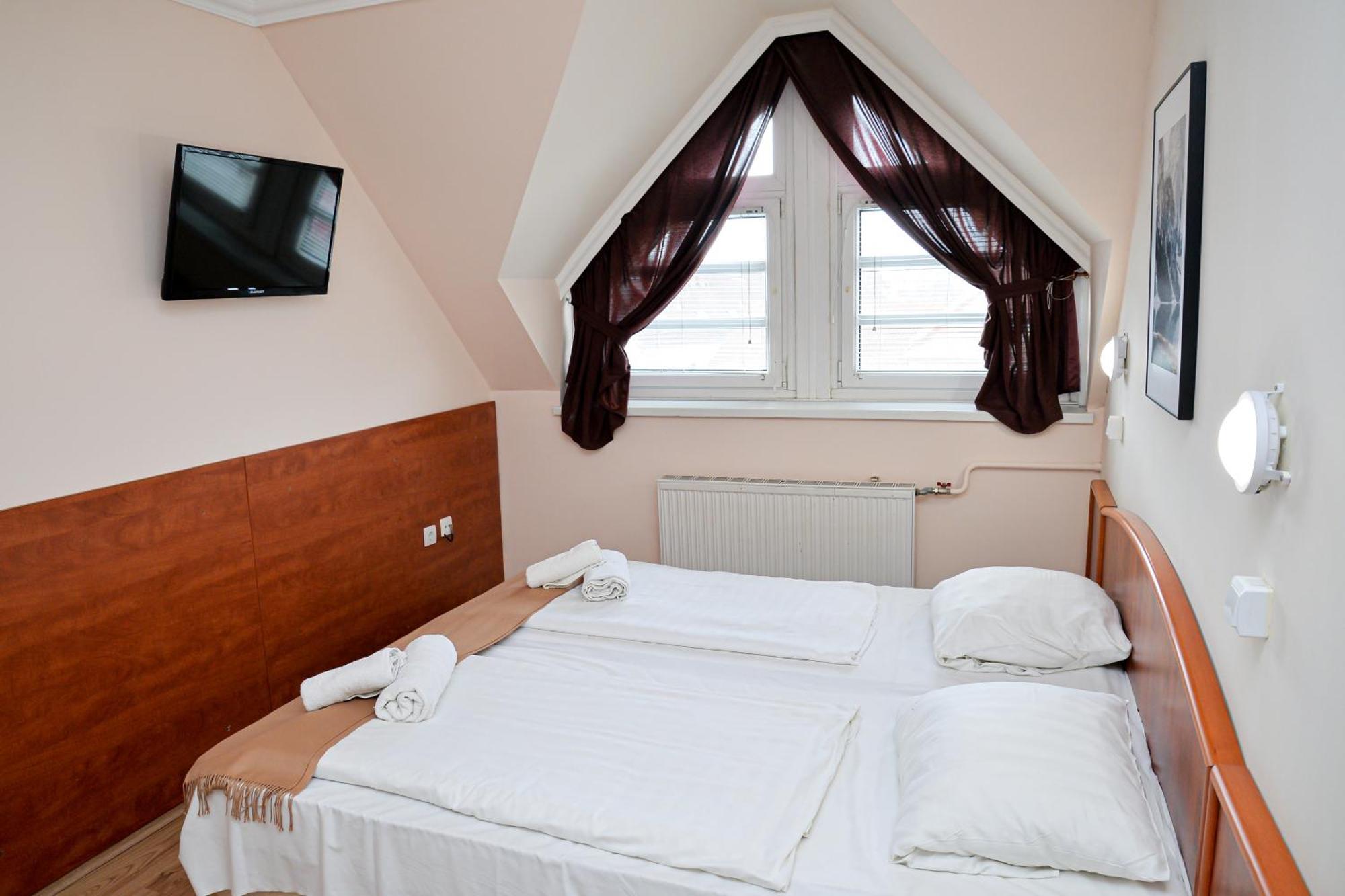 Bed and Breakfast Major Panzio Es Etterem Hajdúszoboszló Exteriér fotografie
