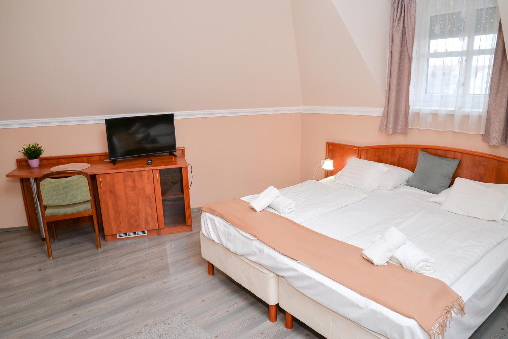 Bed and Breakfast Major Panzio Es Etterem Hajdúszoboszló Exteriér fotografie