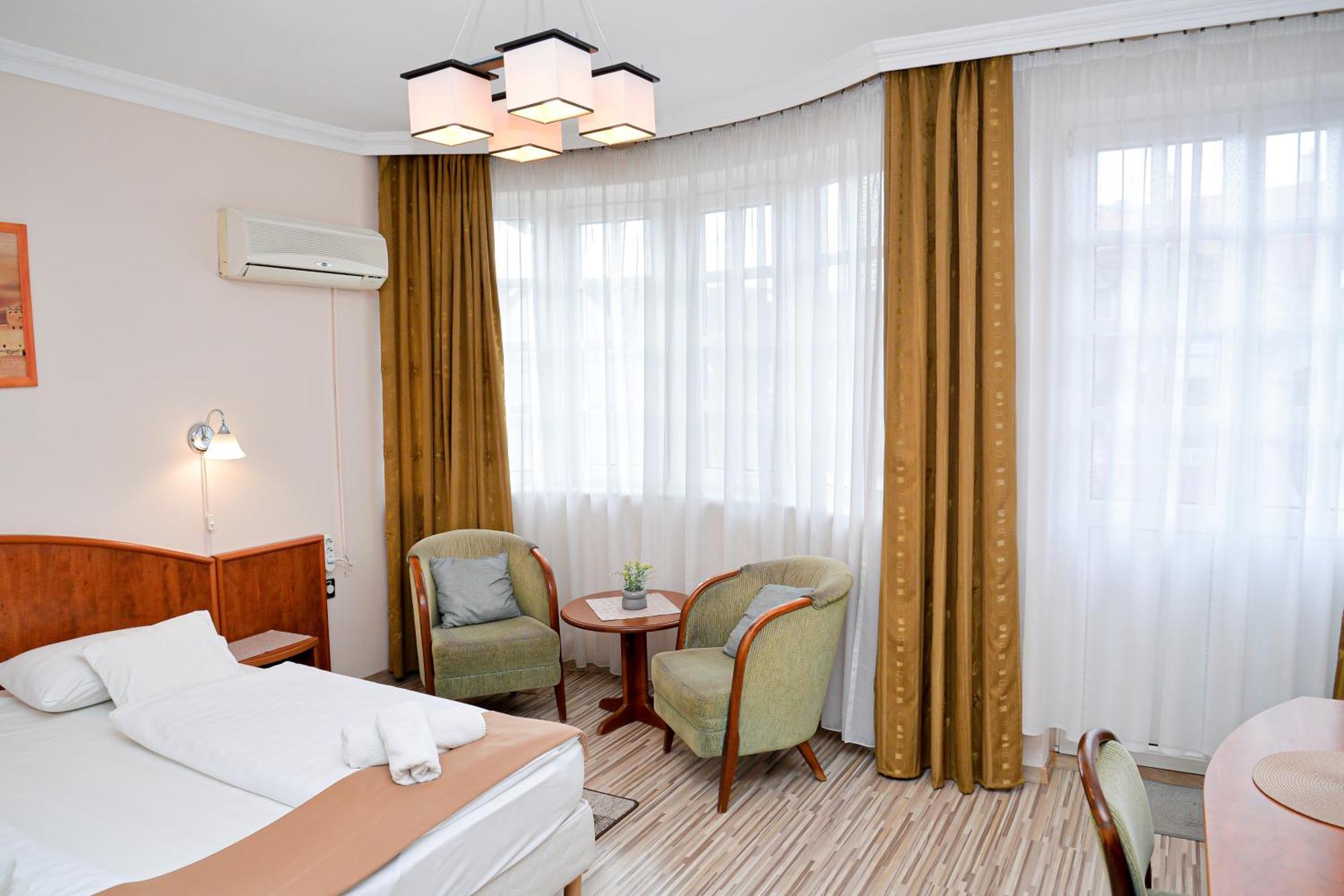 Bed and Breakfast Major Panzio Es Etterem Hajdúszoboszló Exteriér fotografie